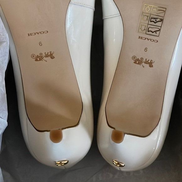 COACH Sloane Patent Leather Pump Chalk 9 B (M) - Picture 10 of 15